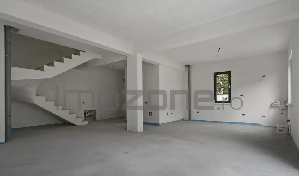 Casa spatioasa cu terasa si loc de parcare - Milit