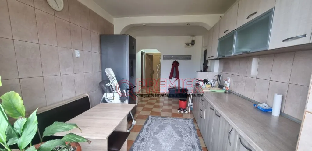 Apartament de 3 camere Anton Bacalbasa