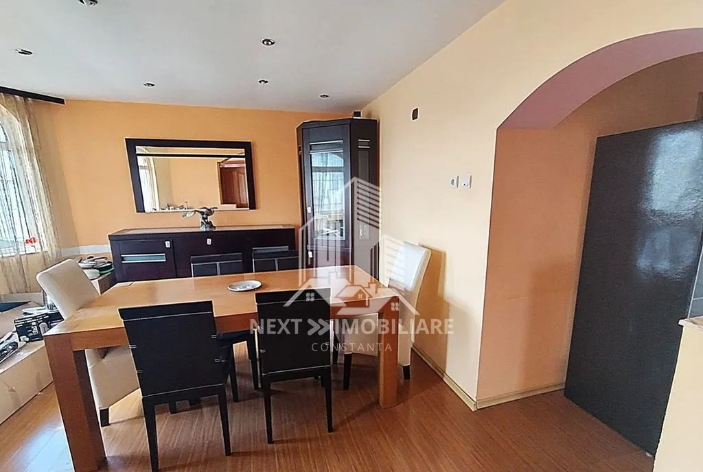 Casa bca 2005 P M 6 camere nemobilata vedere lac