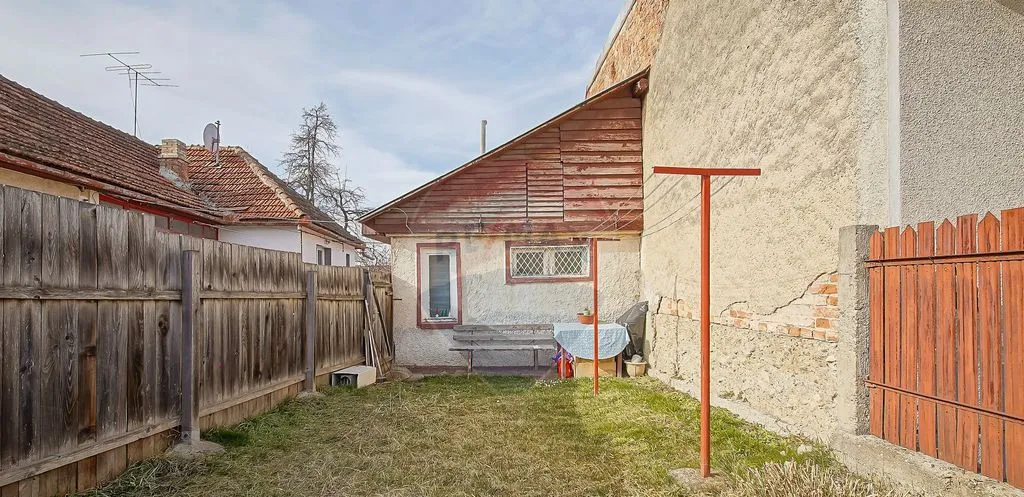 Casa cu doua corpuri teren 230 mp De Vanzare Strada Ca