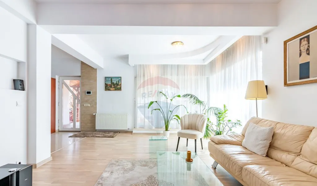 Casa / Vila cladire birouri de vanzare in Aviatiei v