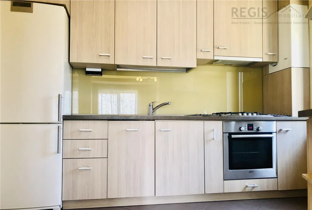 Apartament 3 camere zona linistita cu vile Tractorul