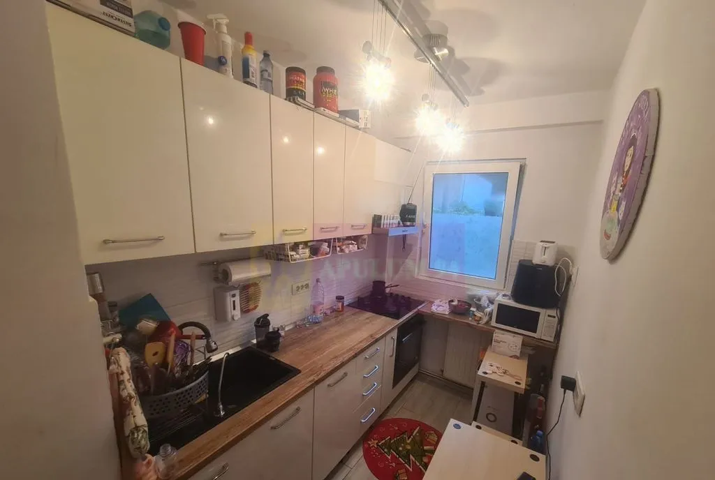 Apartament cu 3 camere de vanzare in Campina Zona Cuza