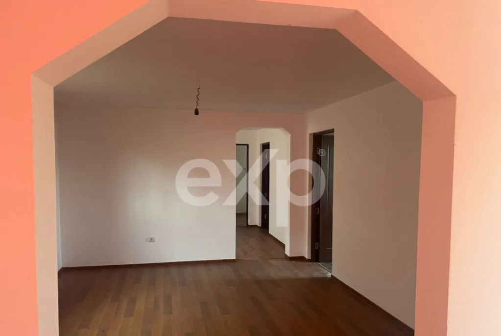 Apartament de vanzare cu 3 camere etaj 1 Aleea Otelarilor