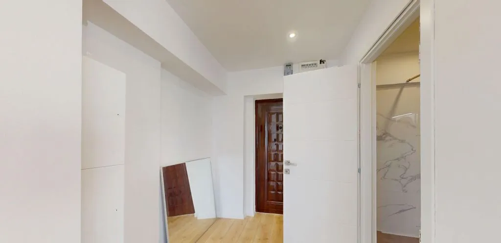 Garsoniera spatioasa 4 min metrou Lujerului ideala pen