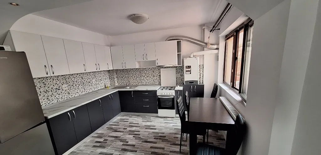 Proprietar inchiriez apartament 3 camere Obor