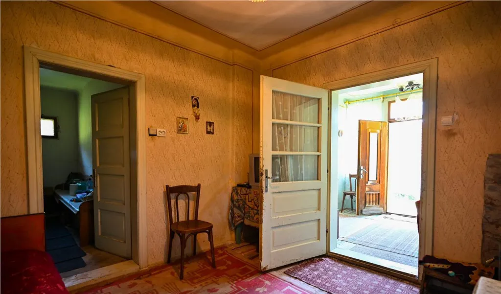 Film Casa traditionala pe domeniu de 4 300mp teren Bran