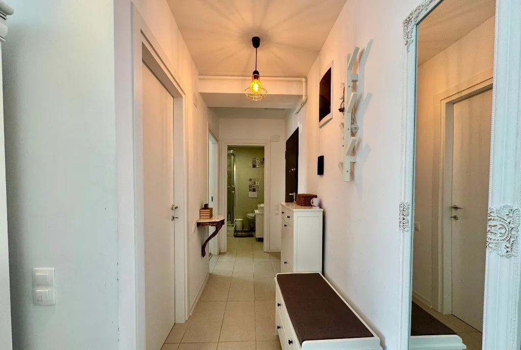 Cosmopolis Apartament 2 camere tip studio vedere piscina