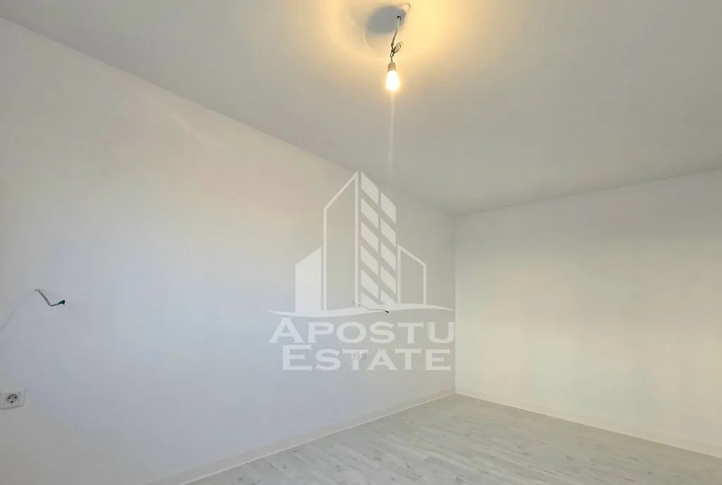 Apartament renovat cu 3 camere open space etaj intermed