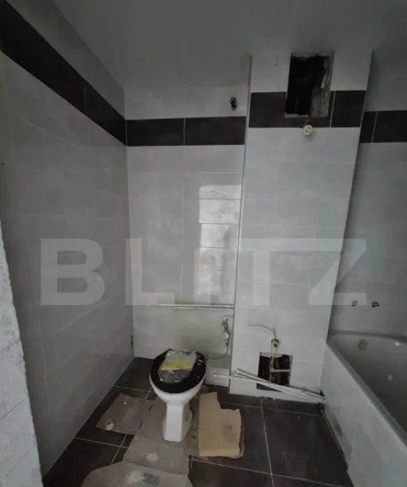 Garsoniera spatioasa de vanzare etaj 2/4 zona central