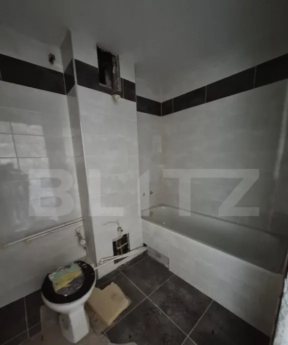 Garsoniera spatioasa de vanzare etaj 2/4 zona central