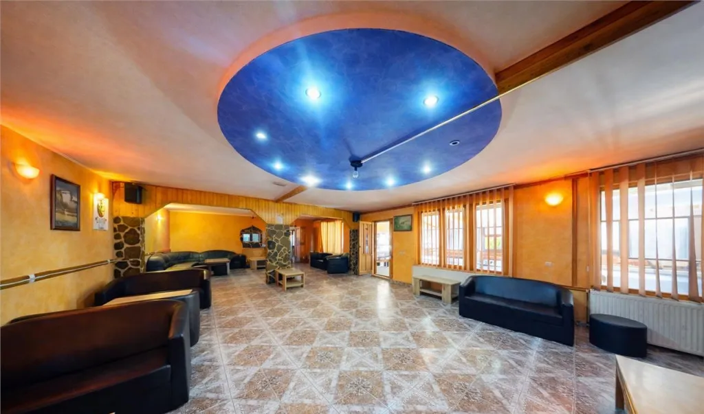 Tur 3D Proprietate versatila rezidential comercial investi