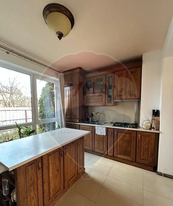 Casa Vila insiruita Inchiriere 5 camere