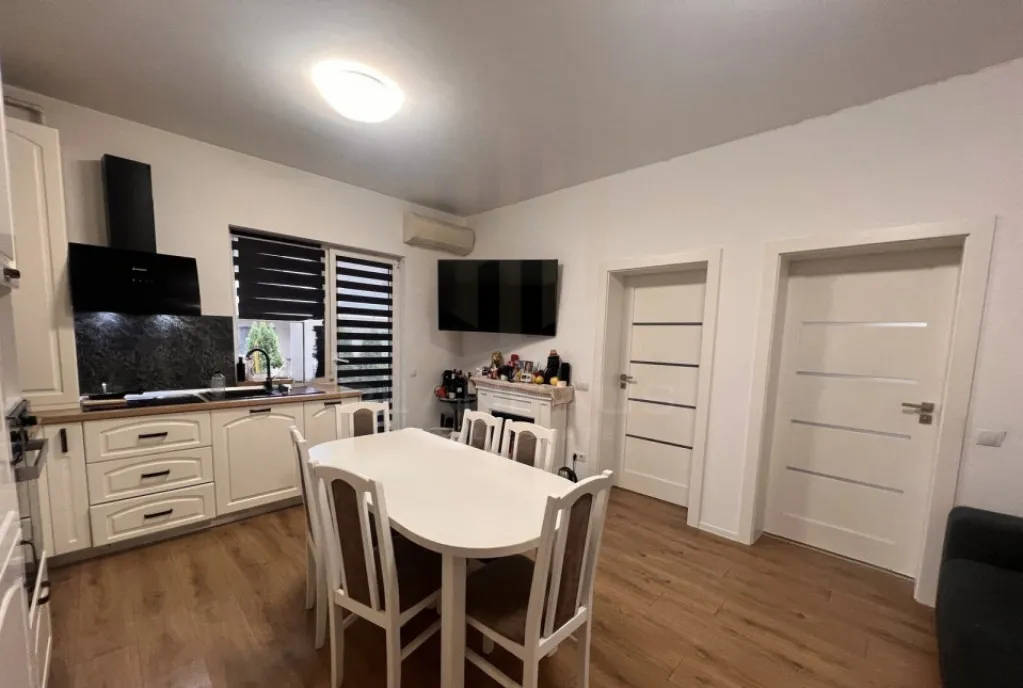 Apartament 4 camere 77 mp zona Lipovei