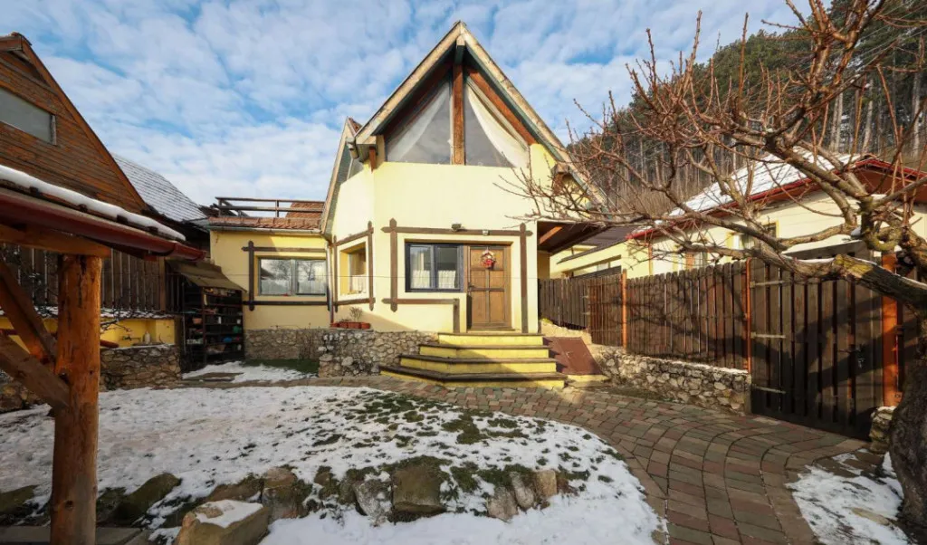 Casa deosebita cu 5 camere in Rasnov