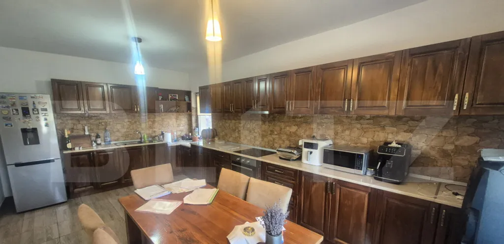 Casa 3 dormitoare de vanzare 236 mp teren 525 mp Semicent