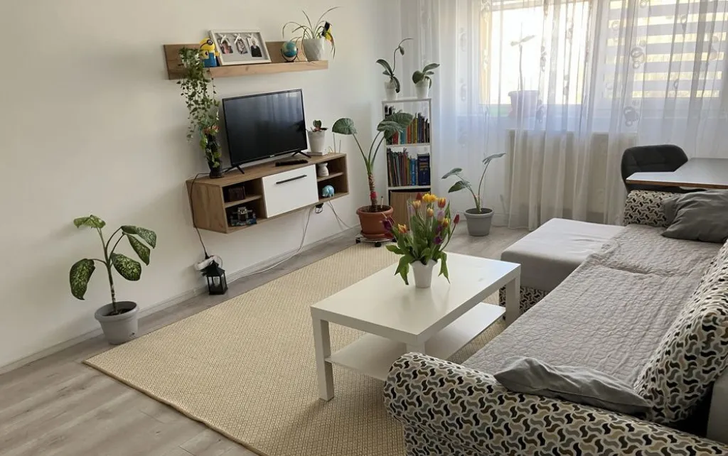 Apartament de 4 camere Decomandat Craiter