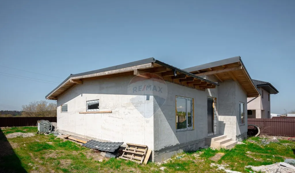 Casa cu 4 camere de vanzare 130mp utili teren 600mp i