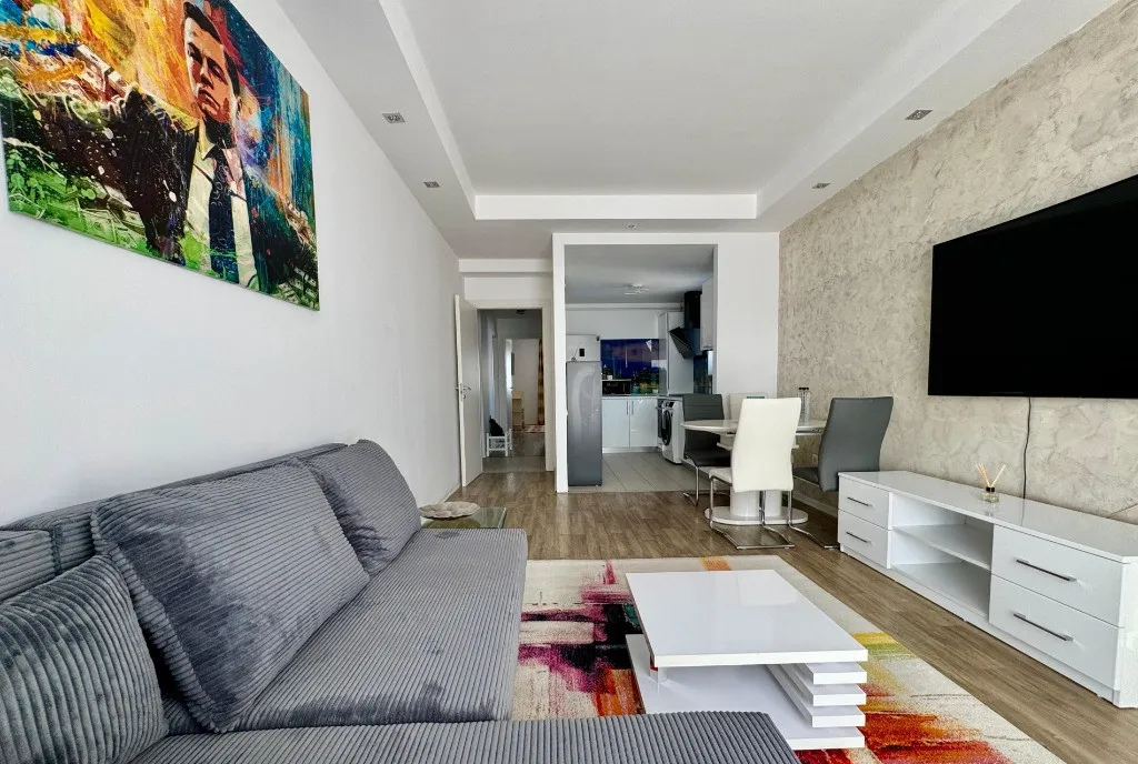 Cosmopolis Apartament 3 camere mobilat si utilat vedere piscina