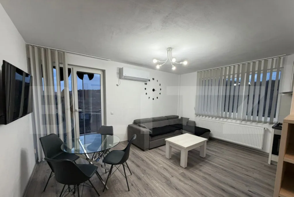 Apartament 3 camere cochet 50 mp parcare zona Tineretulu