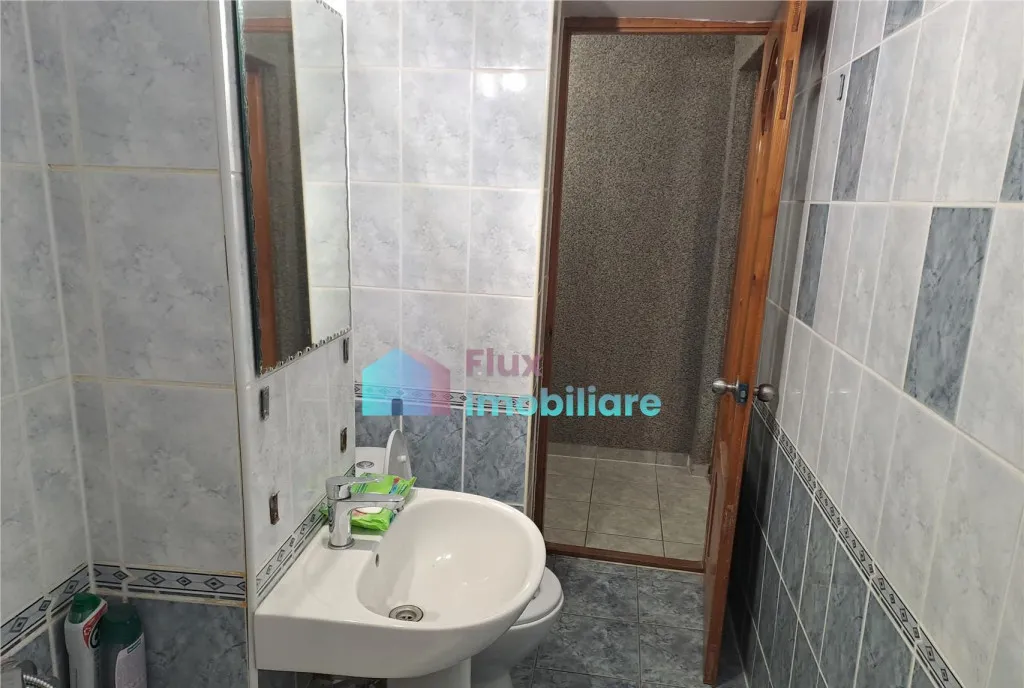 Apartament cu 3 camere semimobilat etaj 3 George Enescu