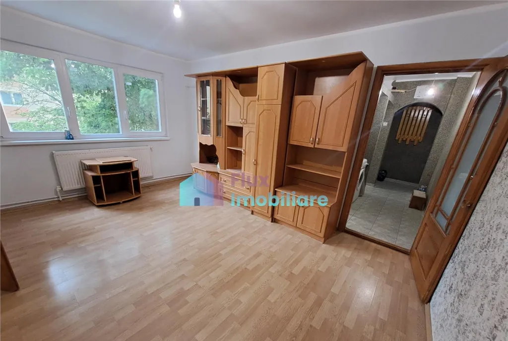 Apartament cu 3 camere semimobilat etaj 3 George Enescu