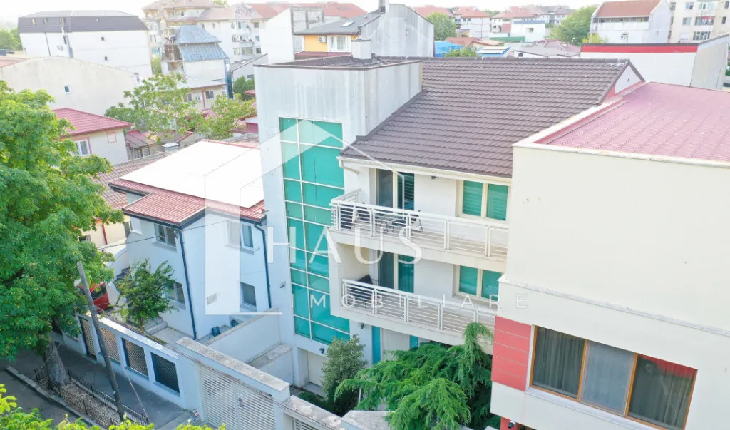 Vila deosebita la un pas de mare mobilata si utilata