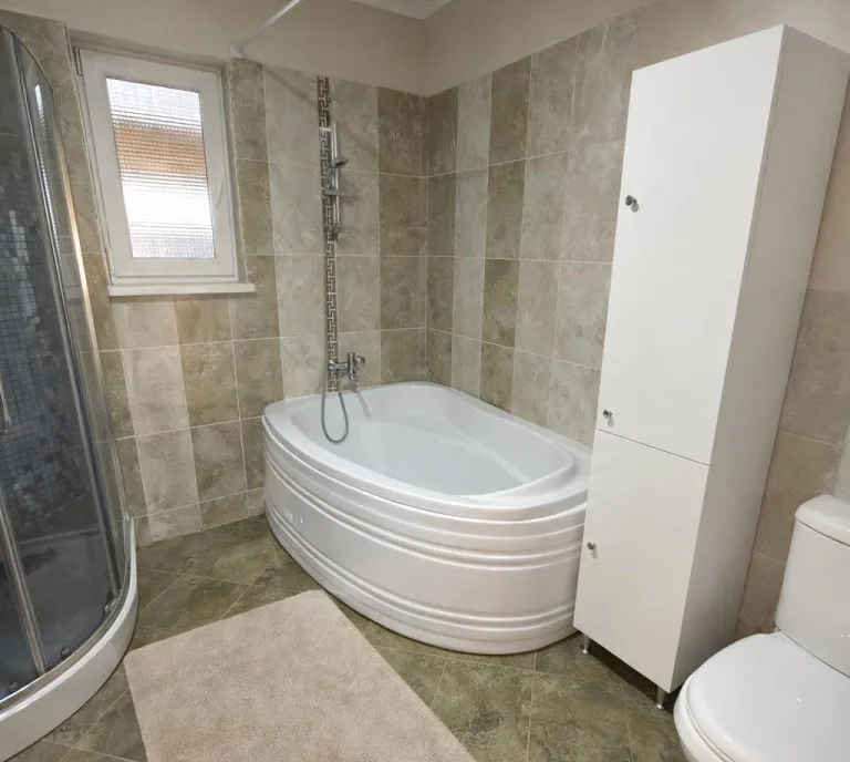 Casa 3 camere garsoniera separata curte gradina anexe C