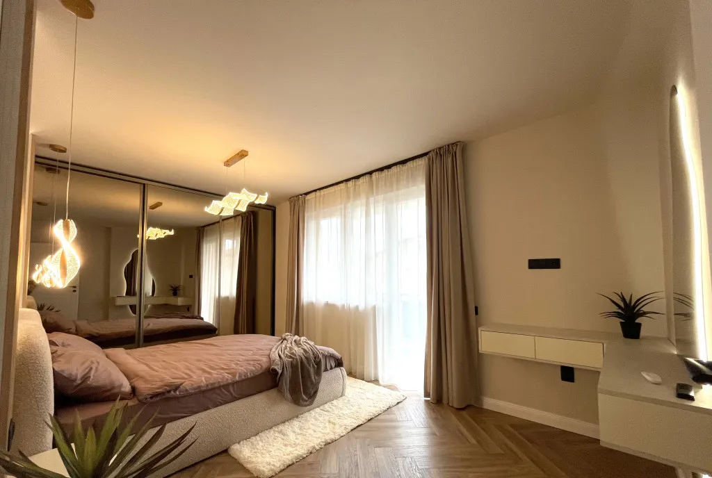 P F vand apartament 3 camere Floresti Cetatii doua bai bloc cu lift