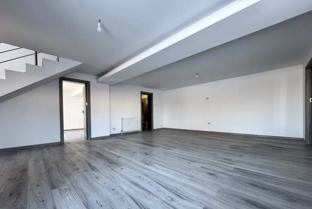 Casa 4 camere curte zona retrasa Chiajna