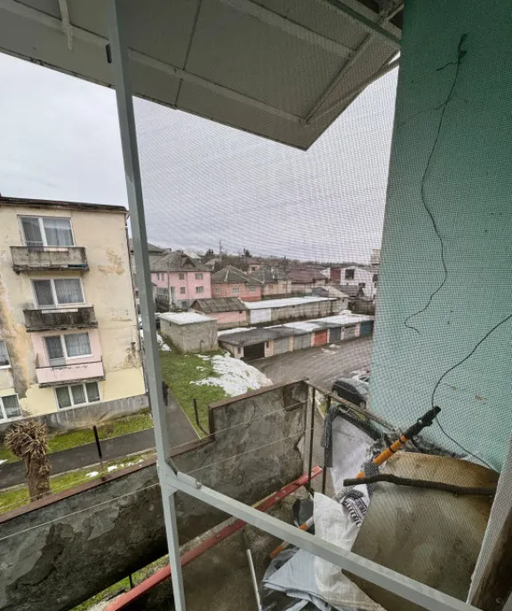 Apartament 49 mp etaj 3/3 incalzire pardoseala ac Baia S