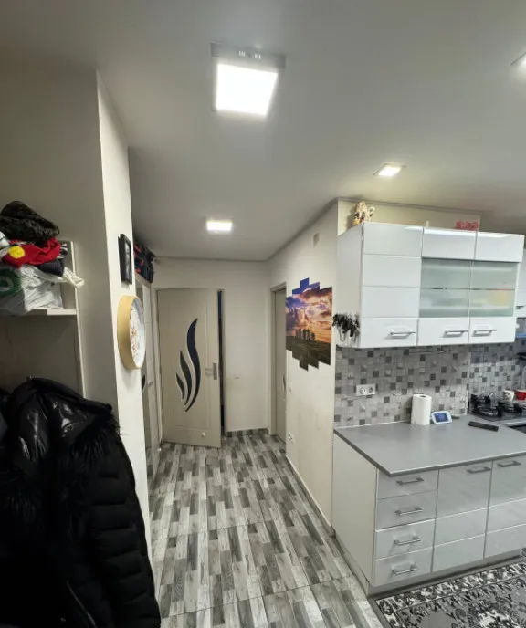 Apartament 49 mp etaj 3/3 incalzire pardoseala ac Baia S