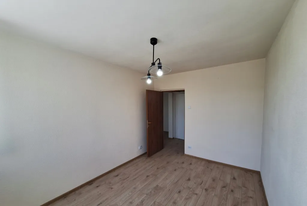 Apartament luminos si renovat 2 camere Pajura prima inchi