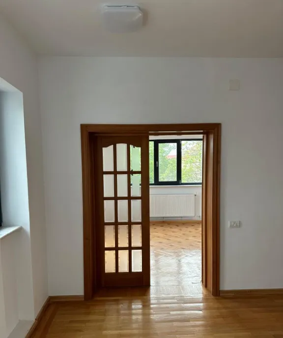 Vila renovata complet 2023 350 mp curte 550 mp Drumul Taberei