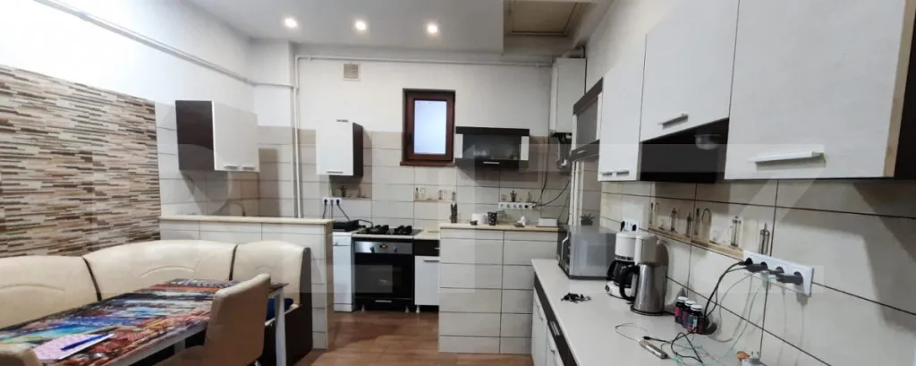 Casa de vanzare cu 3 camere in curte comuna 100 mp zona Ti