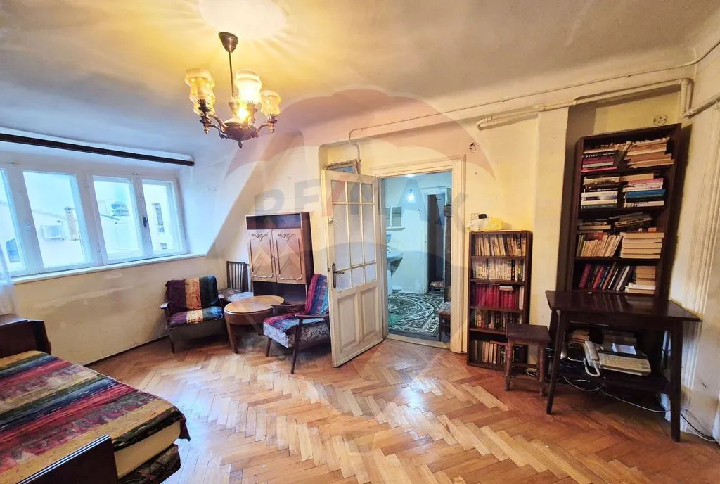 Apartament 2 camere in vila interbelica 70 mp Kise