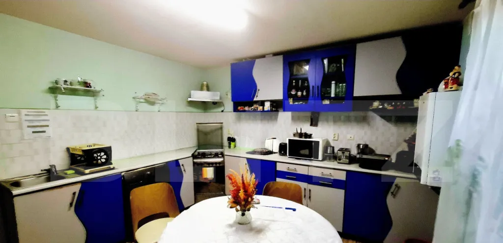 Apartament spatios cu 3 camere si curte proprie - Zona P