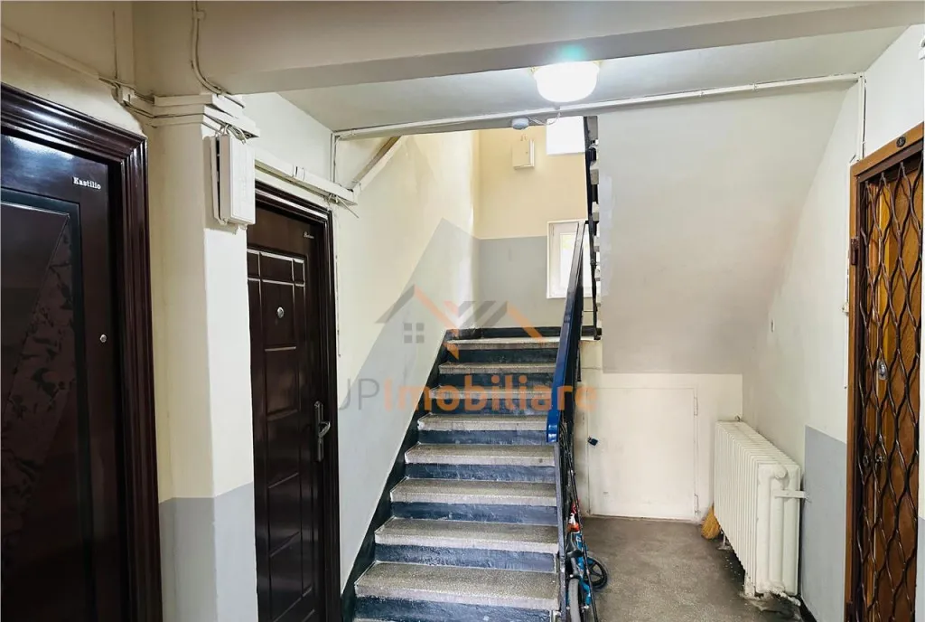 Apartament 3 camere etajul 2 tip T zona velenta strada S