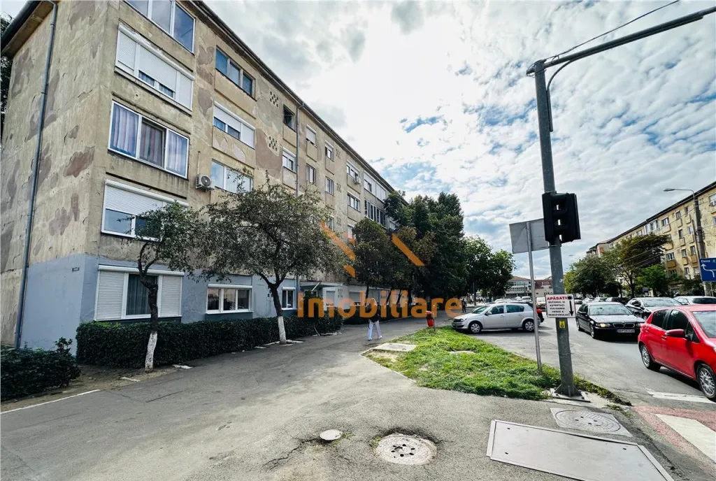 Apartament 3 camere etajul 2 tip T zona velenta strada S