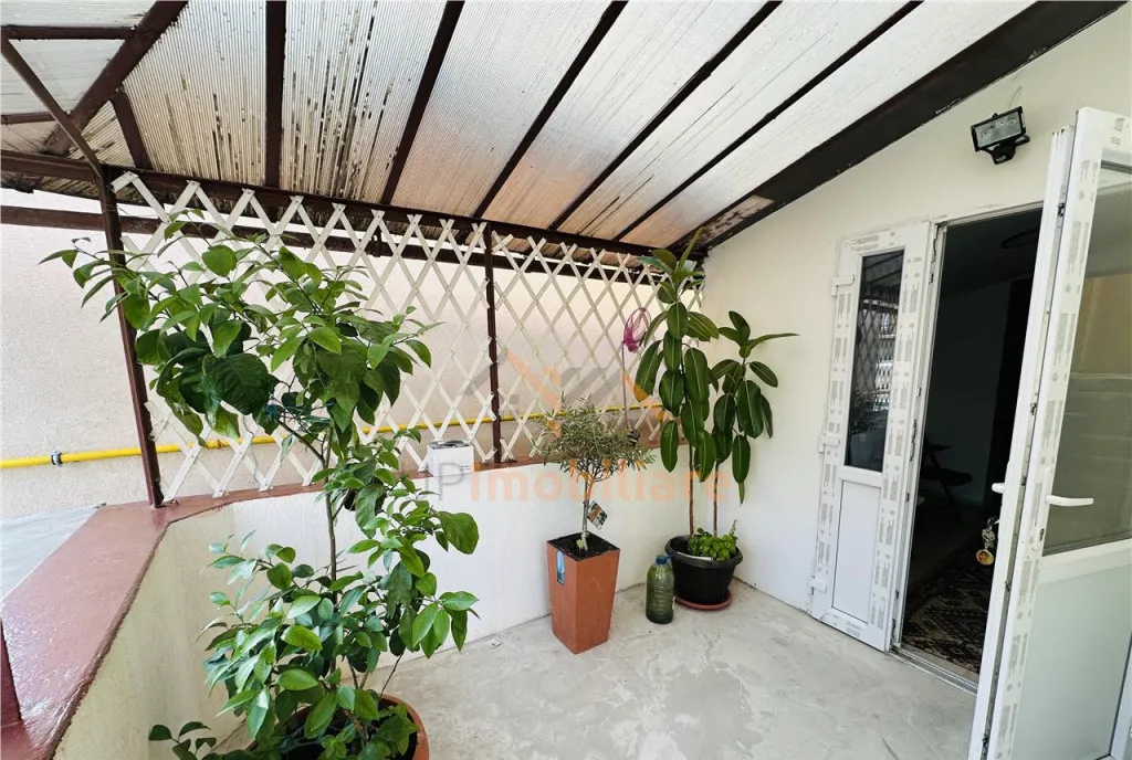 Casa cu etaj teren 400 mp zona dealuri strada marin pr