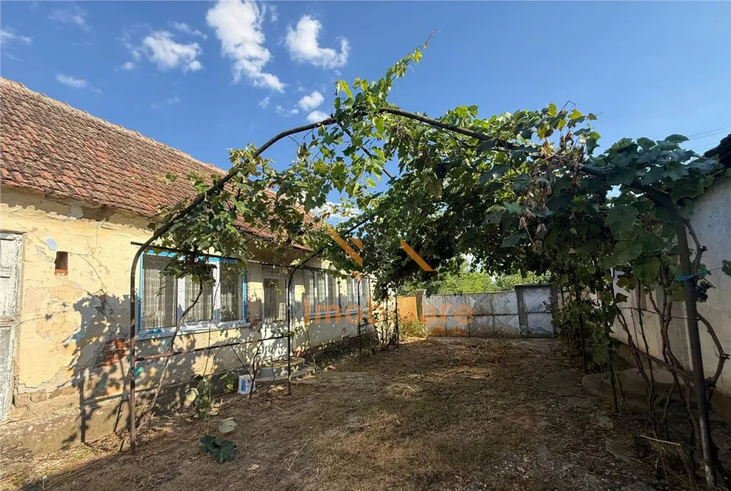 Casa cu teren 1500 mp cheresig