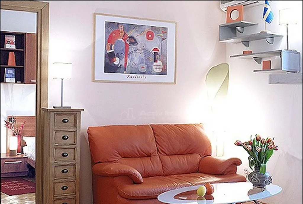 Metrou Universitate 2 camere centrala bloc