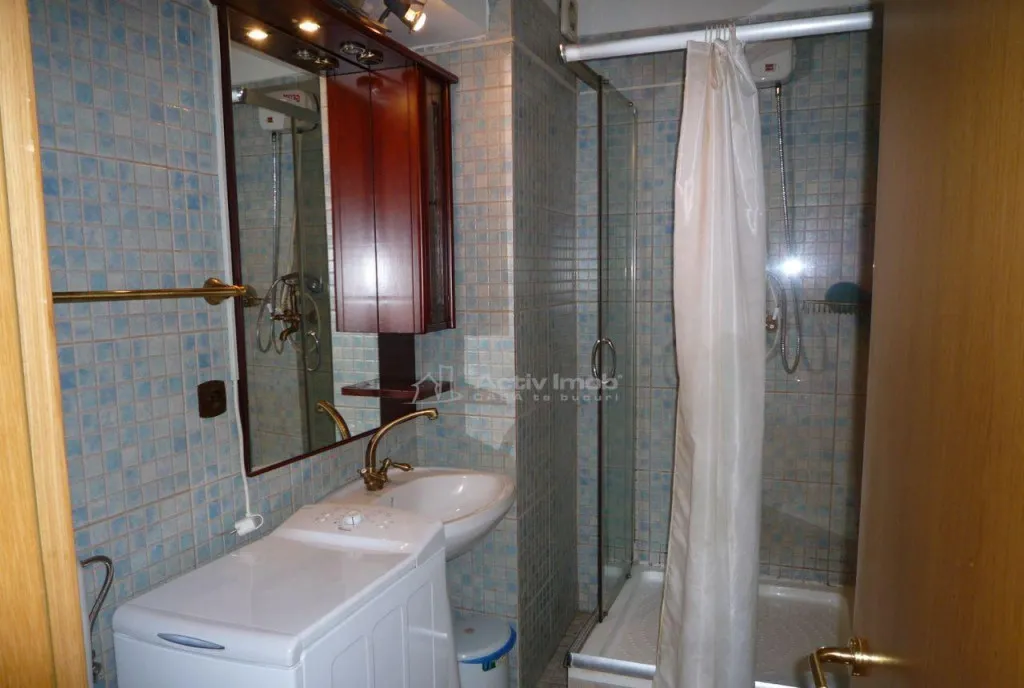 Metrou Universitate 2 camere centrala bloc