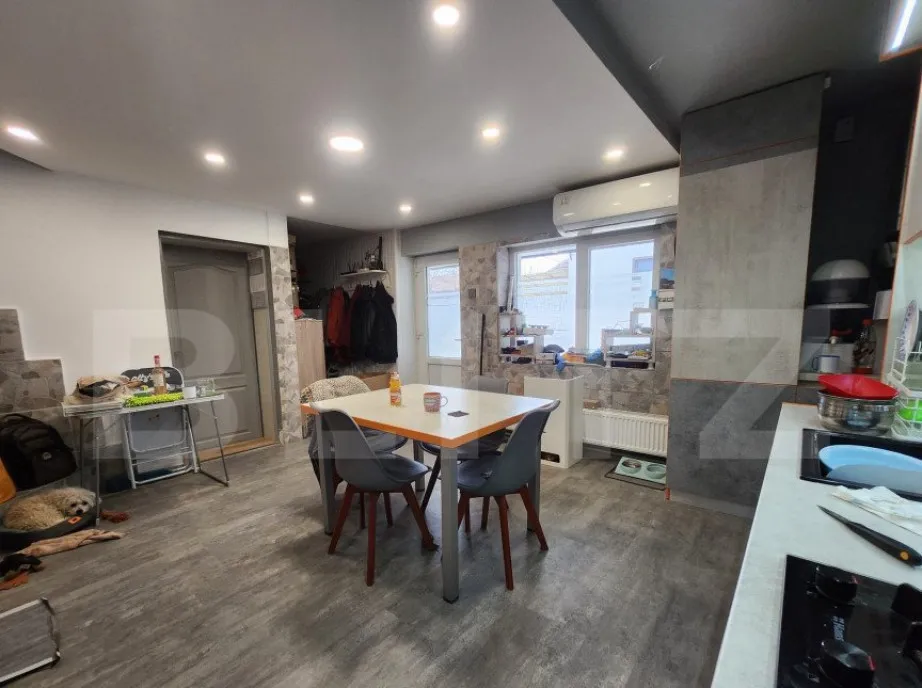 Casa cu 3 camere 2 bucatarii Teren de 1000 mp zona Unirii