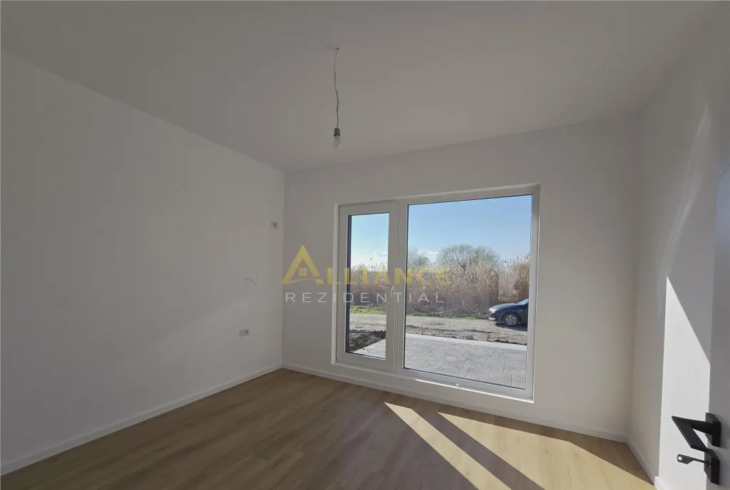 Casa parter 438mp teren placa beton beci pod