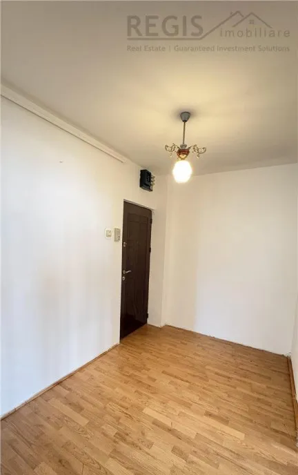 Apartament 3 camere luminos cu boxa Calea Bucuresti