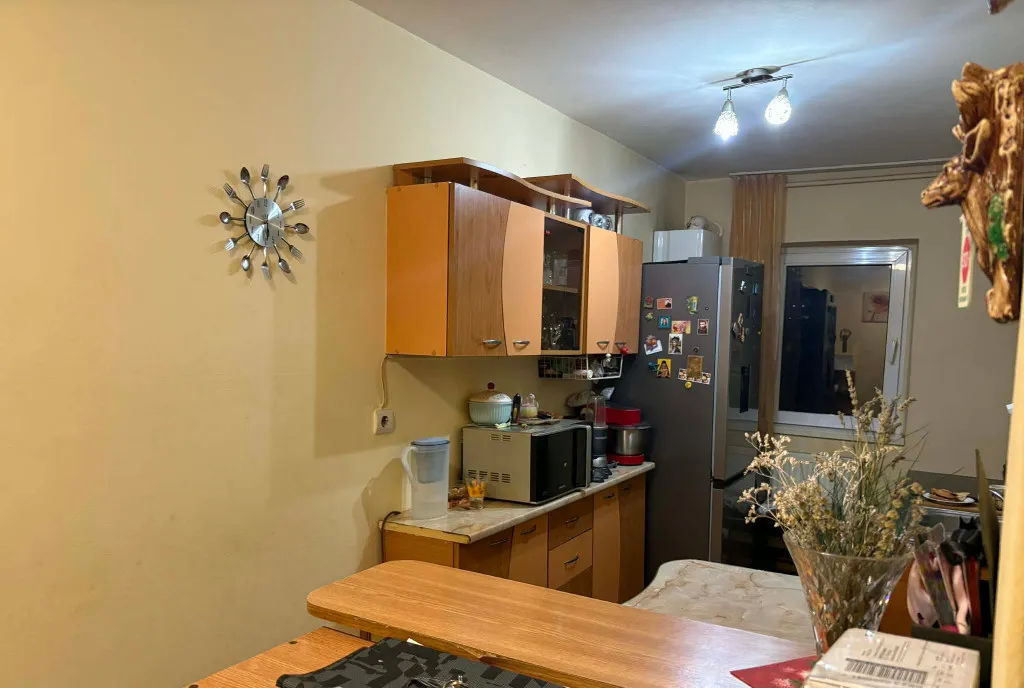 Apartament de 3 camere zona tractorul