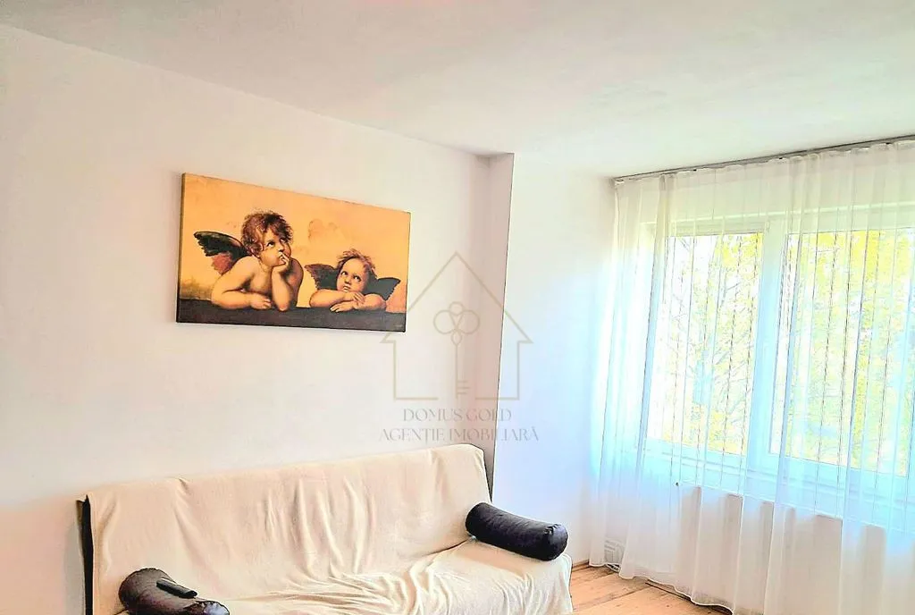 Vind apartament 3 camere zona Plopilor