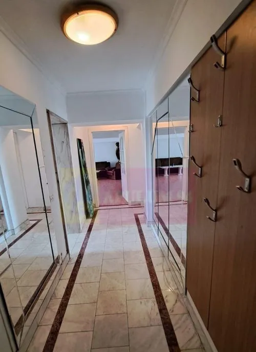 Apartament pe bd Decebal stradal