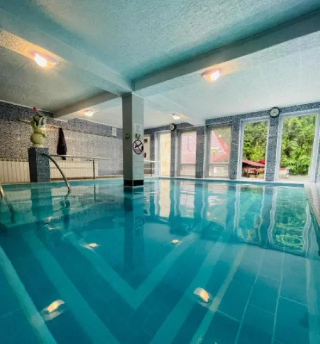 Pensiune de vanzare 600 mp pe malul lacului Firiza